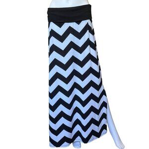 No Boundaries Black & White Chevron Maxi Skirt Polyester Spandex Blend Womens XL